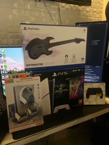 Ps5 + Guitarra Riffmaster + Base Cooler + Controle Ps5 Extra