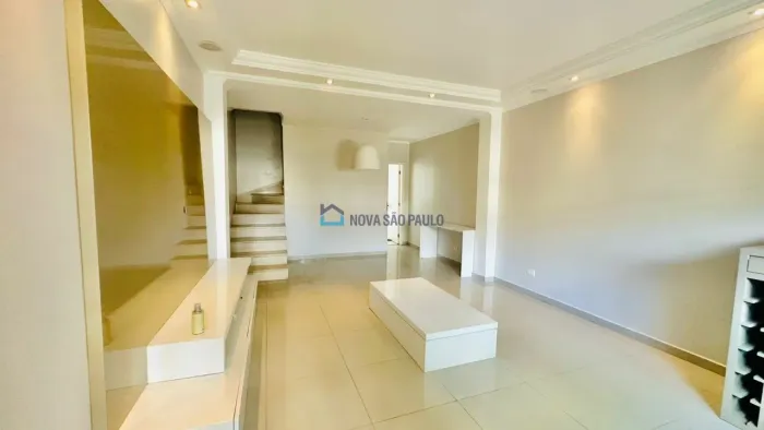 Casa, Sobrado Nova, com 170m2, 3 dorm 2 suítes, todas com ar-condicionado split, super cha