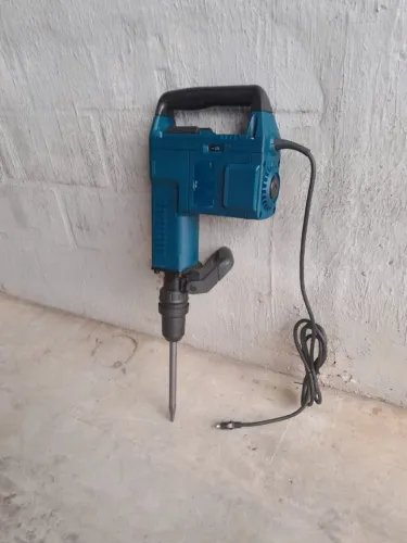 Vendo um martelete grande de 11 kilos novo similar da bosch