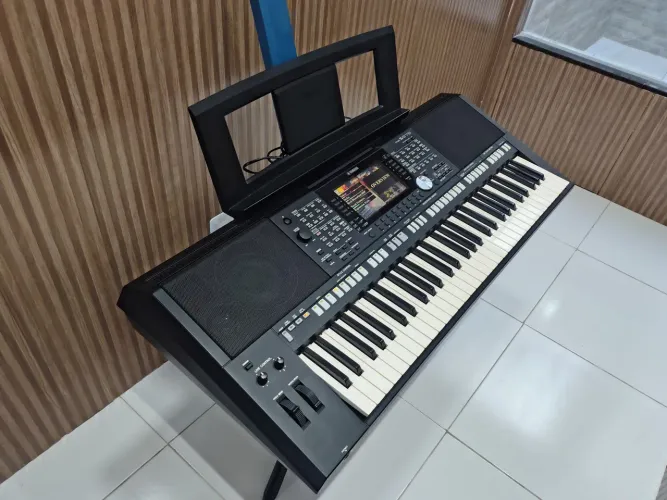 Teclado Yamaha PSR S975