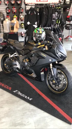 Honda CBR 650R exclusiva