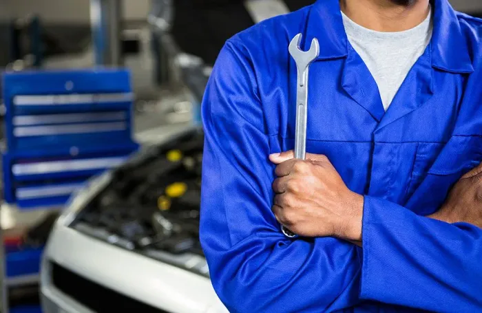 Vaga emprego mecânico carro automóvel 