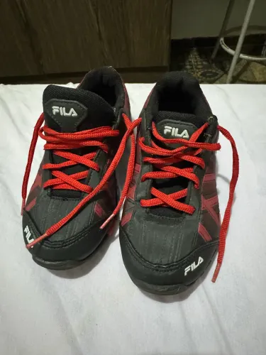 Tênis Fila Infantil Tam 31 - R$ 50