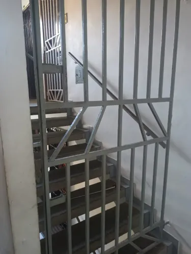 Portão de Ferro Forte com Batente (1,05m x 2,30m) - Para Retirar no Local