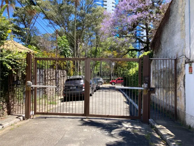 Casa à venda ou para alugar com 4 suítes no Brooklin, São Paulo - SP