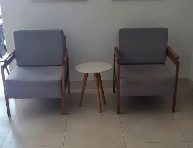 2 poltronas e mesinha