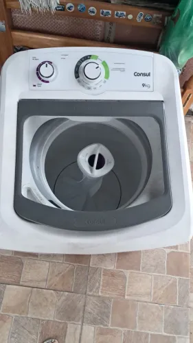 Vendo Máquina de lavar roupa CONSUL 9KG, cor branca , lavar e centrífuga, está funcionando