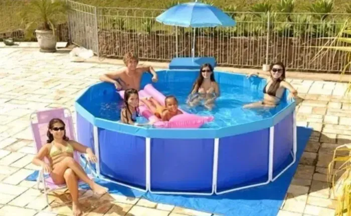 Piscina de 5000 litros sem avarias, em perfeito estado de conservação. Poucas vezes usada.
