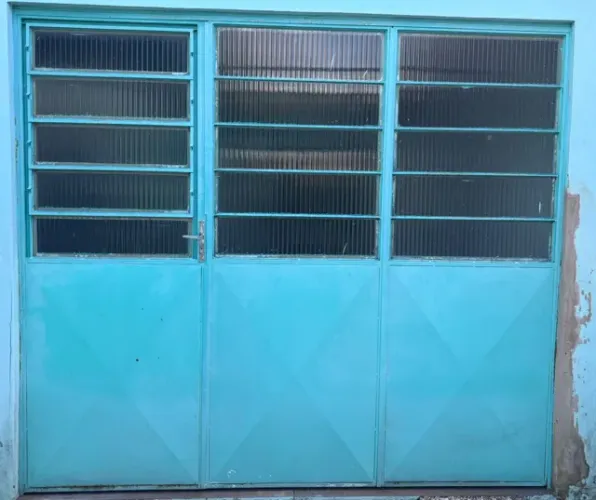 Porta Garagem em ótimo estado