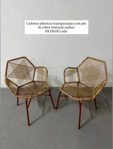Kit com 2 cadeiras transadas com pé de cobre