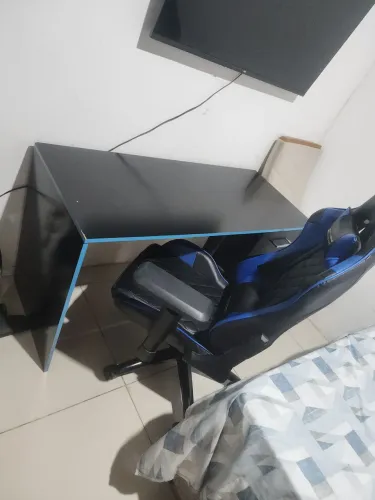 Cadeira gamer e mesa
