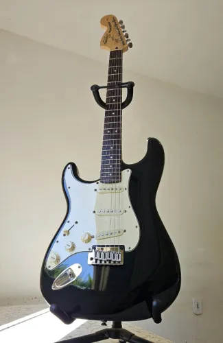 Guitarra Squier Standard Stratocaster - Canhoto