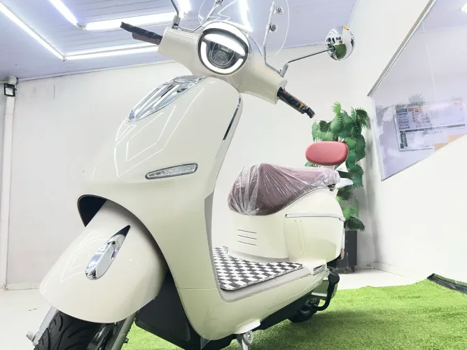 Moto Elétrica modelo retrô vespa