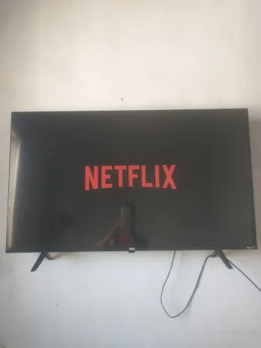 Vendo TV smart AOC 43 nova de loja com garantia e nota fiscal tudo certinho.