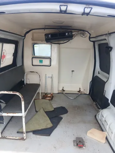 Interna de ambulância, giroflex,sirene