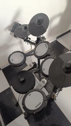 Bateria eletrônica TDX-18 (usada apenas 5 vezes) ANÁPOLIS