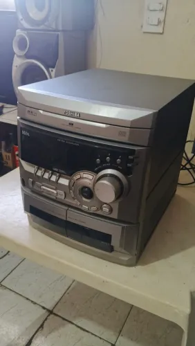 Aparelho Toshiba funcionando tape decks turnê e Aux cd player toca com dificuldade