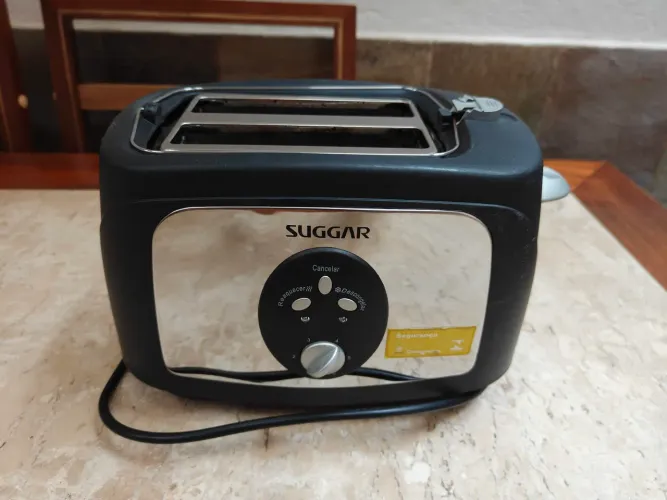 Torradeira Elétrica Suggar - Novinha
