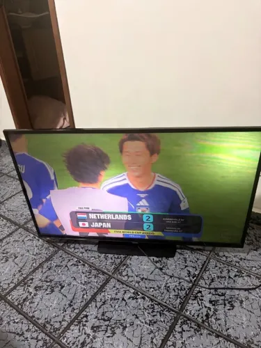 TV SMART 42 POLEGAS COM TELA UM POUCO ESCURA