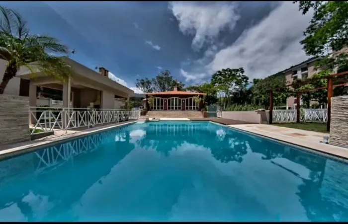 Apartamento 2 quartos ( CENÁRIO DE MONET ) Corrêas, Petrópolis / RJ - Porteira fechada