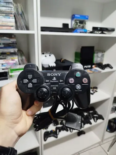 DOIS CONTROLES ORIGINAIS SÉRIE A PARA PS2.