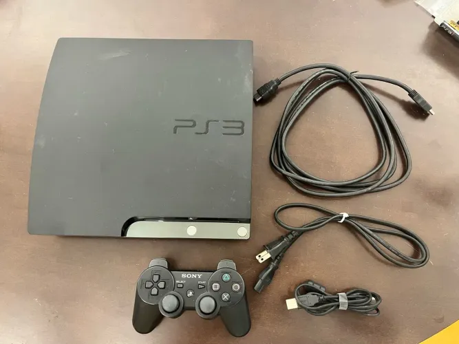 PS3 Slim Bloqueado - 1 controle - 6 jogos