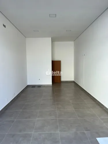 Loja disponível para venda no bairro Santa Mônica em Uberlândia-MG.