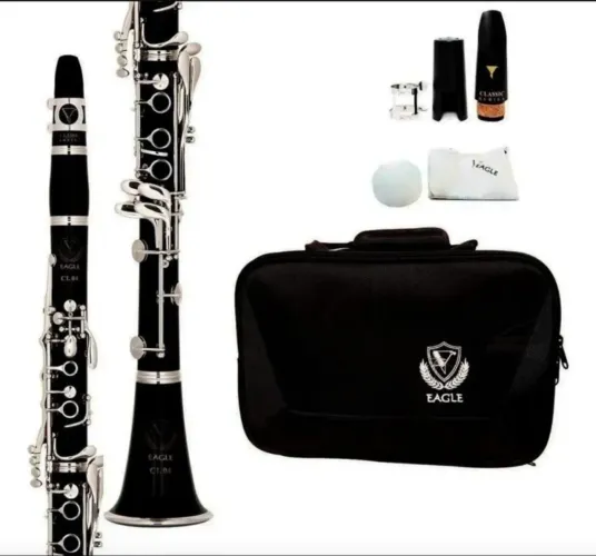 Clarinete Eagle na caixa