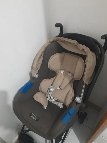 Bebê Conforto e carinho de bebê