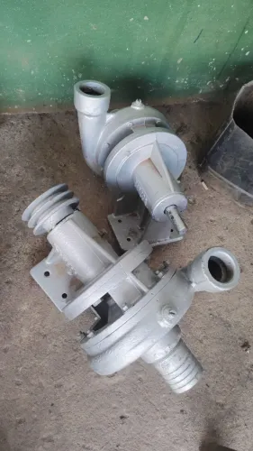 Vendo bomba d'água usada com saída de 2" 