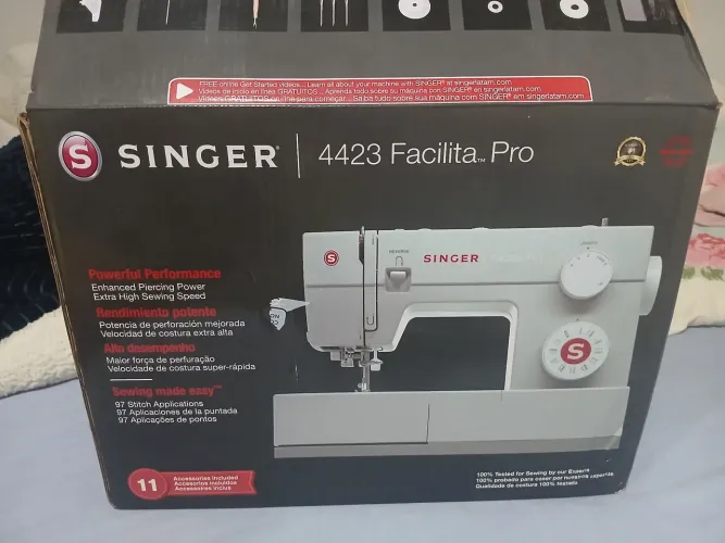 Vendo máquina de costura nova na caixa