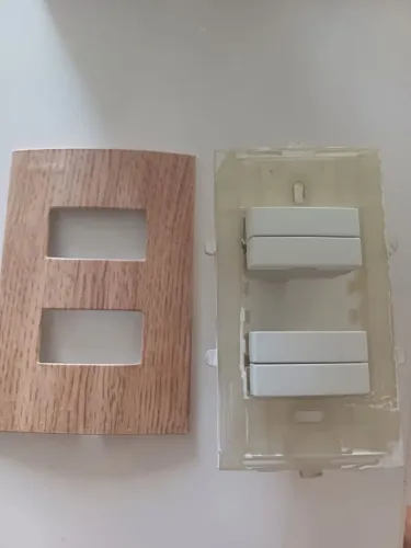 Interruptor 4 teclas com papel de parede de madeira 