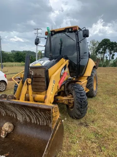  Retroescavadeira Cat 416e 2013