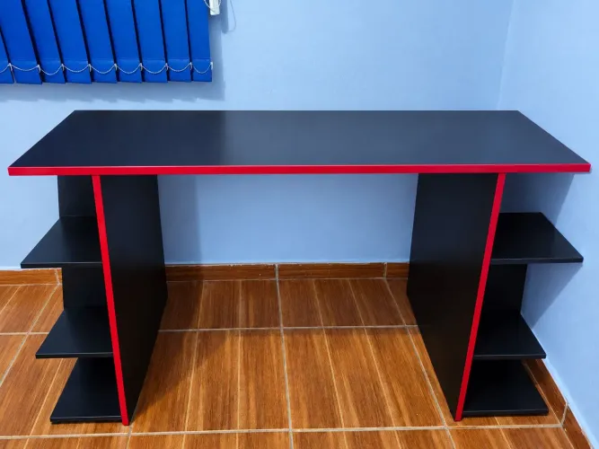 Mesa Gamer Muito Conservada