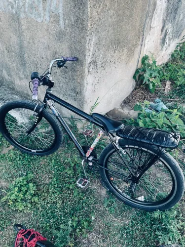 Bike pra vende toda boa não tem nada pra faze pintura nova só pega e anda