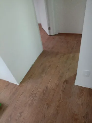 Serviço de instalação de piso vinílico e laminado