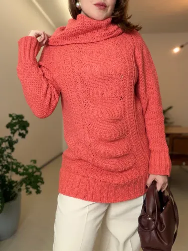 Blusa de Tricot Alongada U Rosa Coral com Gola Alta
