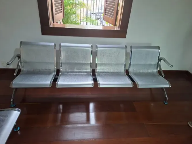 Sofá longarina metal 4 lugares 