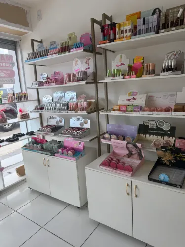 Vende se prateleiras + baú