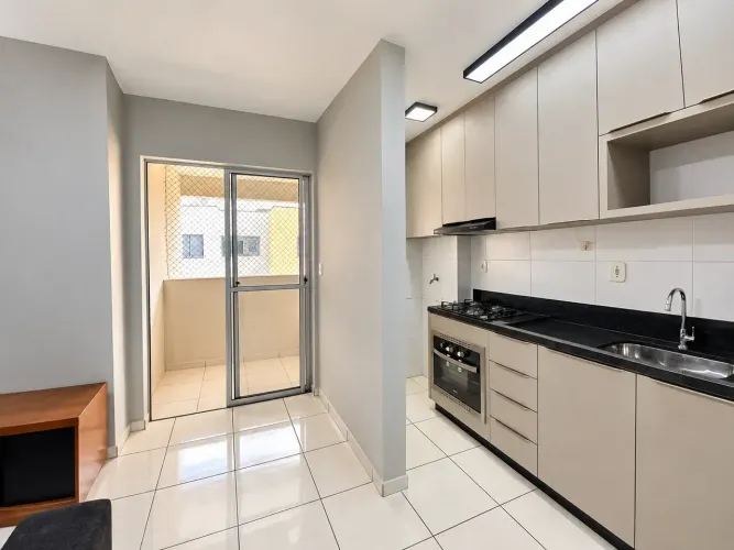 Ap com cozinha nova sobmedida, prédio com elevador , desocupado ! último andar