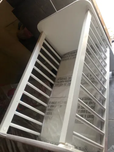 Berço novo usado só 2 meses , nenhum defeito semi novo , um grande desce e soube 