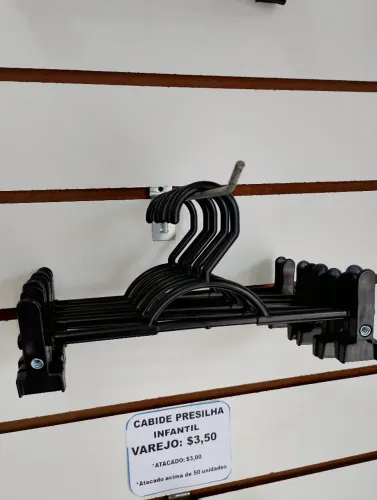 Cabide infantil presilha novos 3,00un atacado