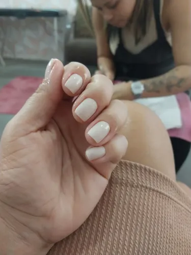 Preciso de desing de sobrancelha e cílios!