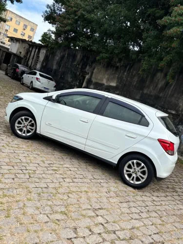 Chevrolet Onix Hatch LT 1.4 8V Flex Power Mec. 4P 2015