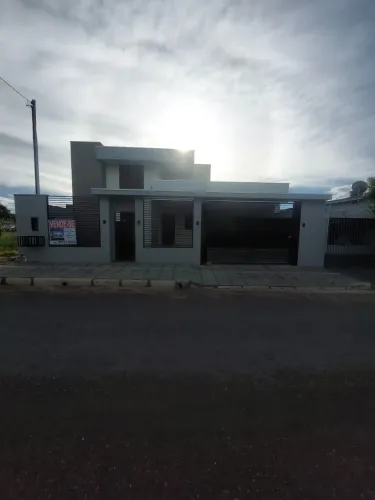 Imovel com 03 quartos sendo 01 suite sob esquina de avenida