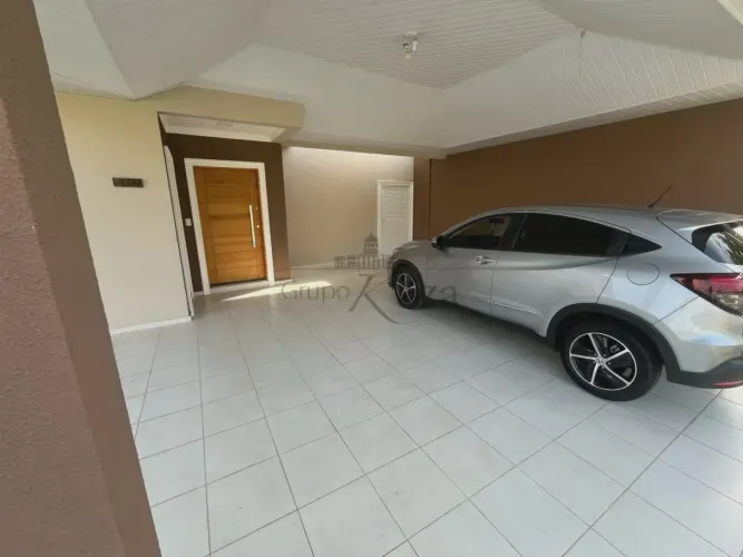 Oportunidade - Casa - Condomínio Floradas do Paratey - Urbanova - 4 Dormitórios - 242m².