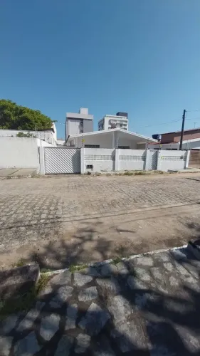 CASA ESPAÇOSA COM 460M² E 4 QUARTOS EM AREIA DOURADA A 100M DO MAR EM CABEDELO