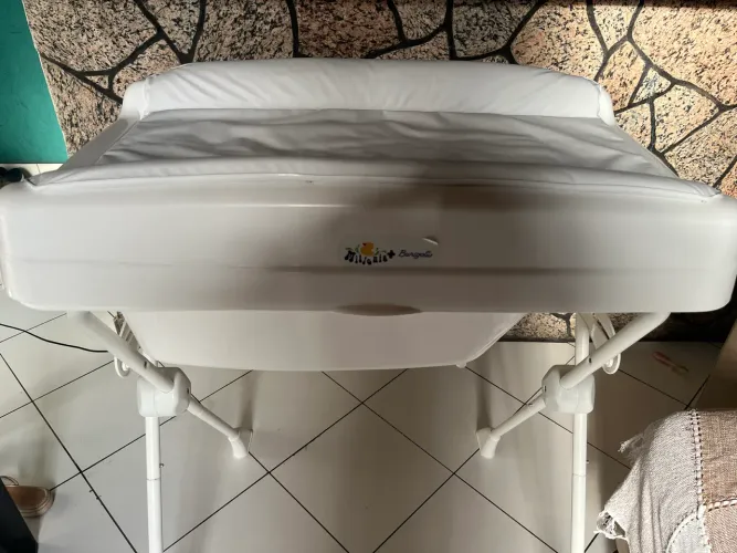 Banheira com suporte e trocador 