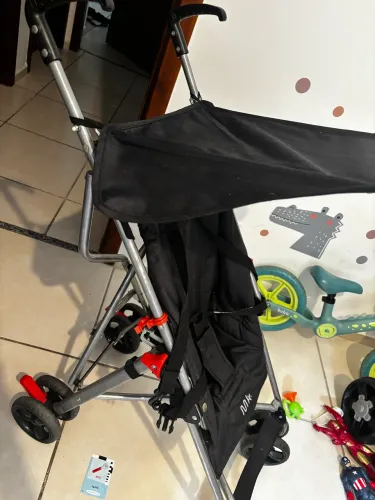 Carrinho de bebê multikids modelo guarda chuva