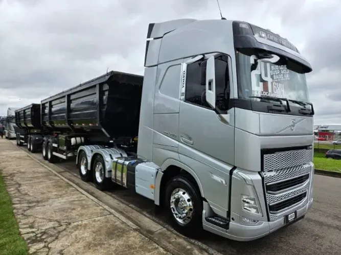 Volvo FH 540 6x4 bug Leve mola Ano 24 Mídia grande geladeira + Rodocaçamba Librelato 35m³